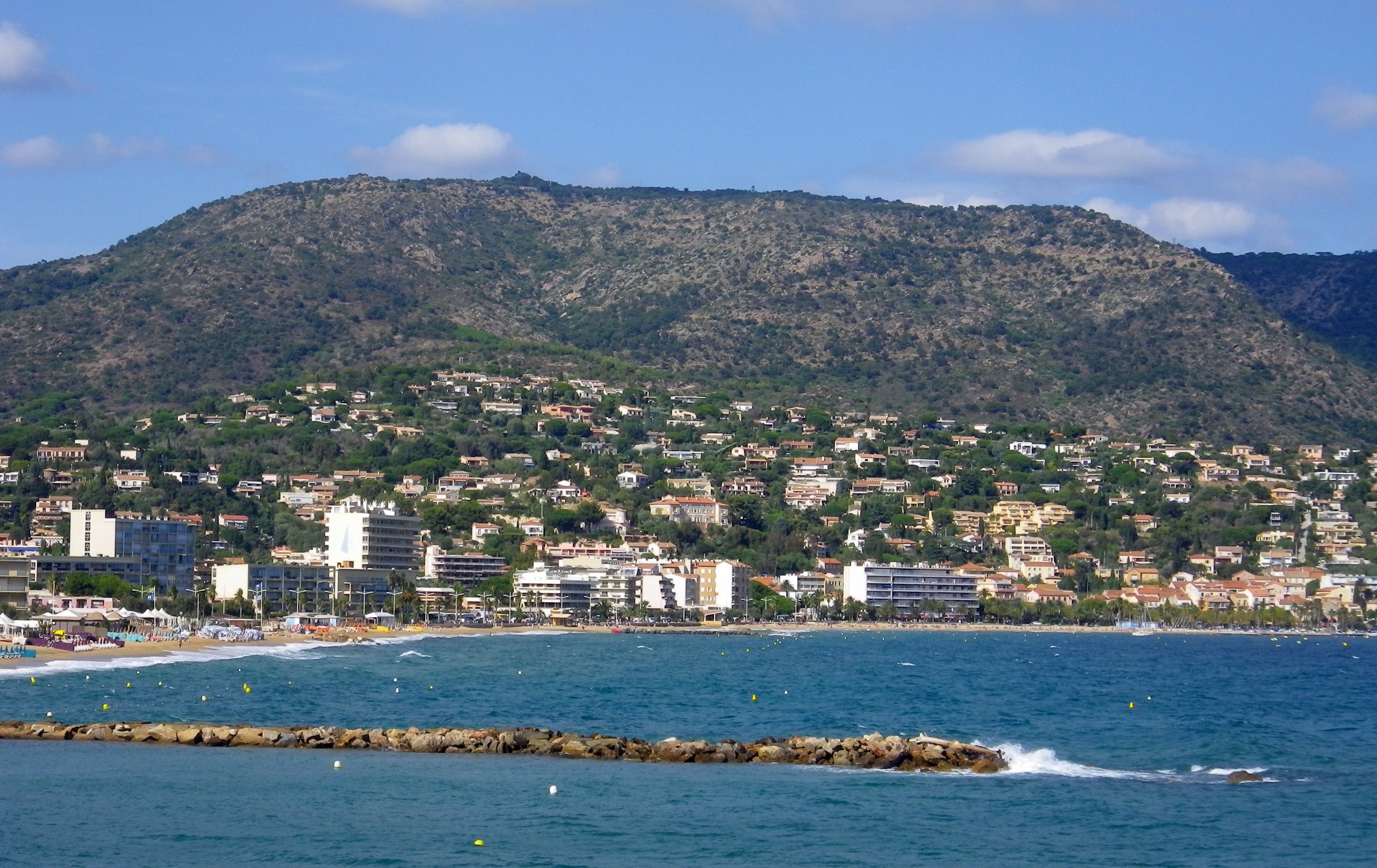 Cover image: Holiday rentals in Le Lavandou