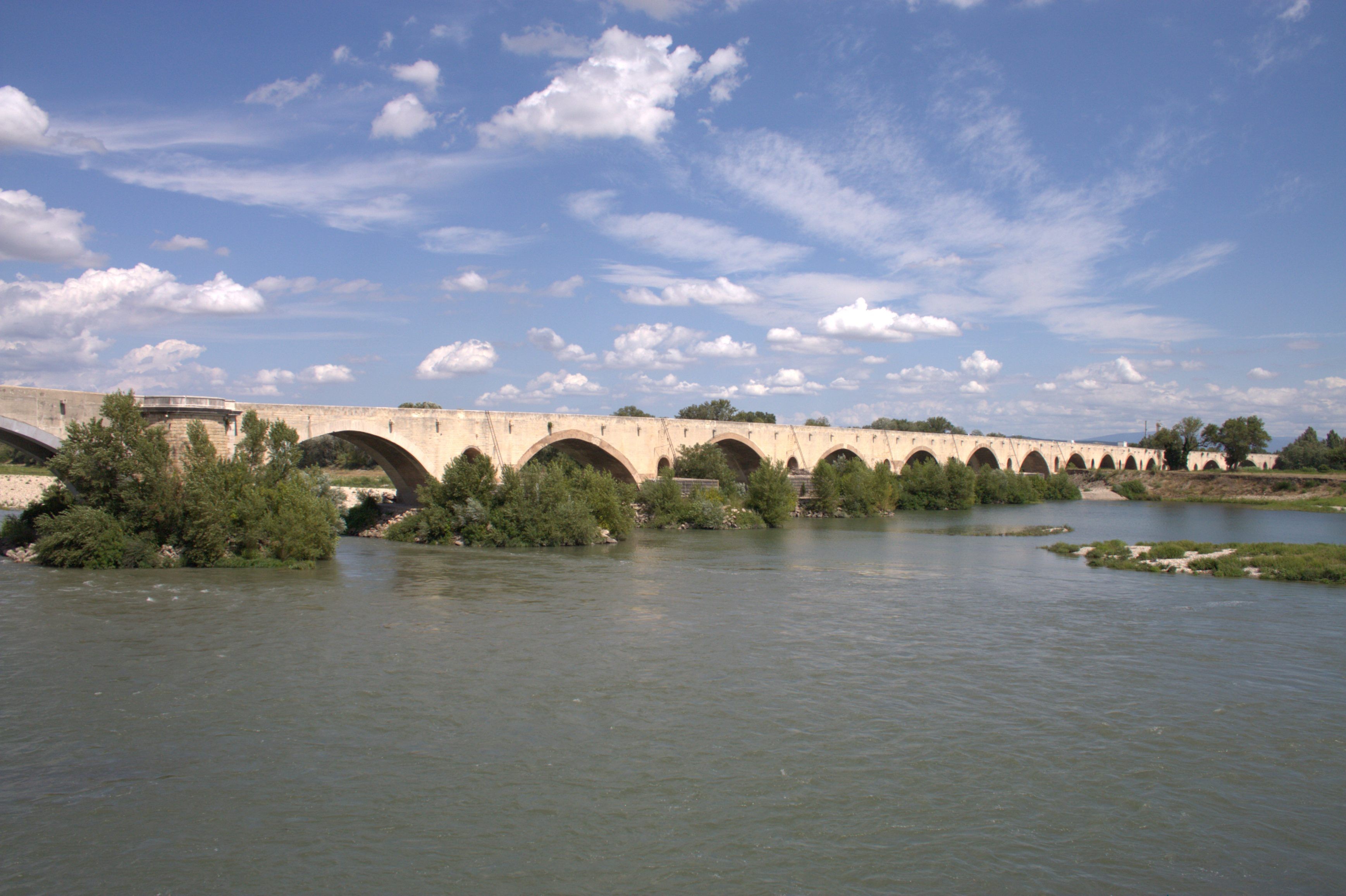 Cover image: Location de vacances au Pont Saint Esprit