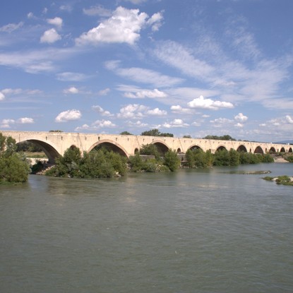 Image de couverture : Location de vacances au Pont Saint Esprit