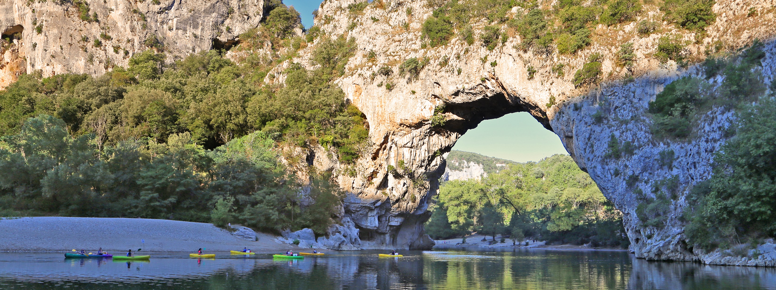 Cover image: Guest houses in Vallon-Pont-d'Arc