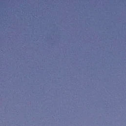 Plage des 5 Pineaux au coucher du soleil avec ses 5 rochers sous un ciel violet