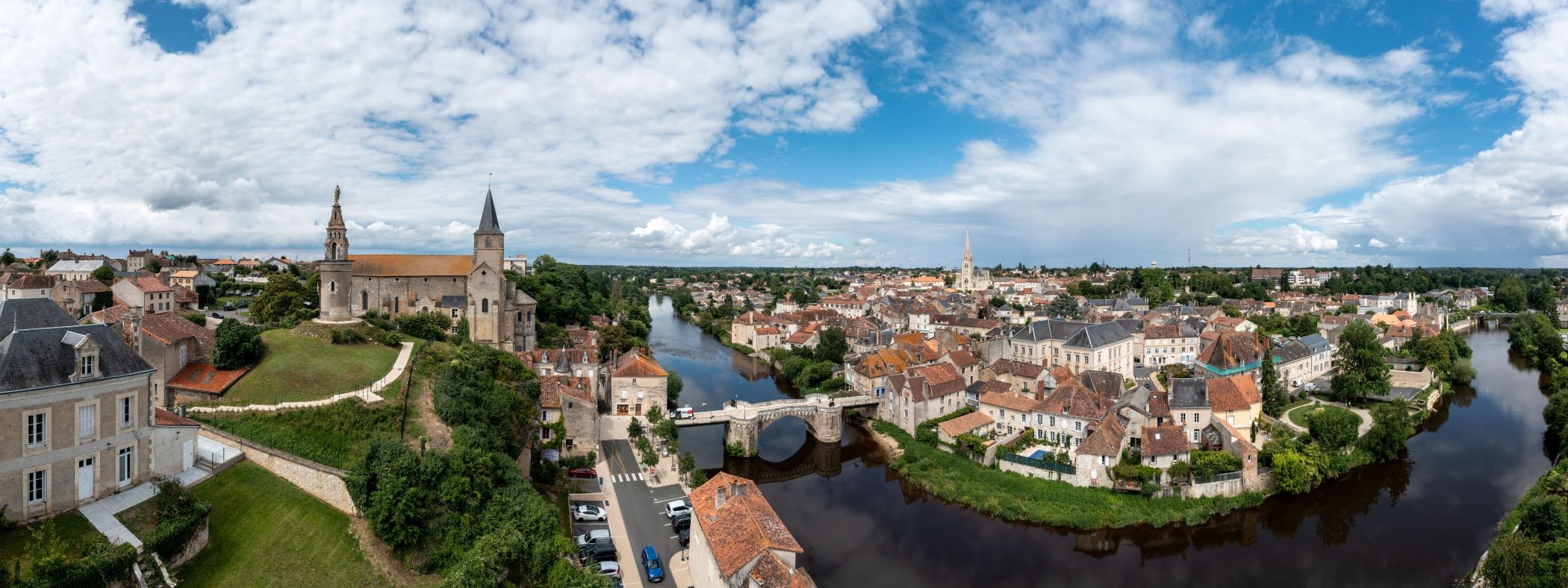 Vue aérienne sur Montmorillon
