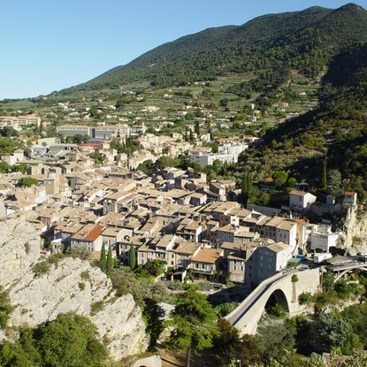 Image de couverture : Gîtes à Nyons