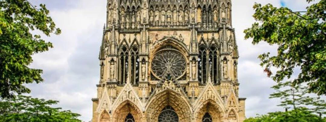 Vue sur la cathédrale de reims 51 Marne