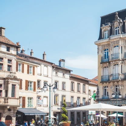 Epinal dans les Vosges - Vue des bâtiments d’Epinal depuis la Place des Vosges. / ©ART GE - Pierre Defontaine