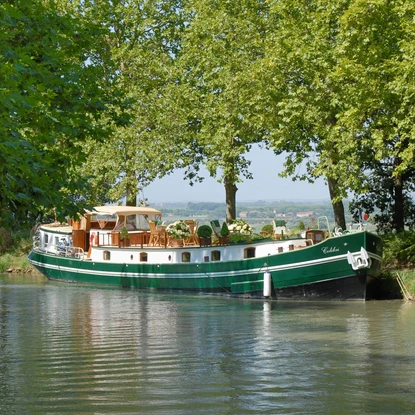Cover image: Canal du Midi : Séjour au Fil de l’Eau dans l’Hérault