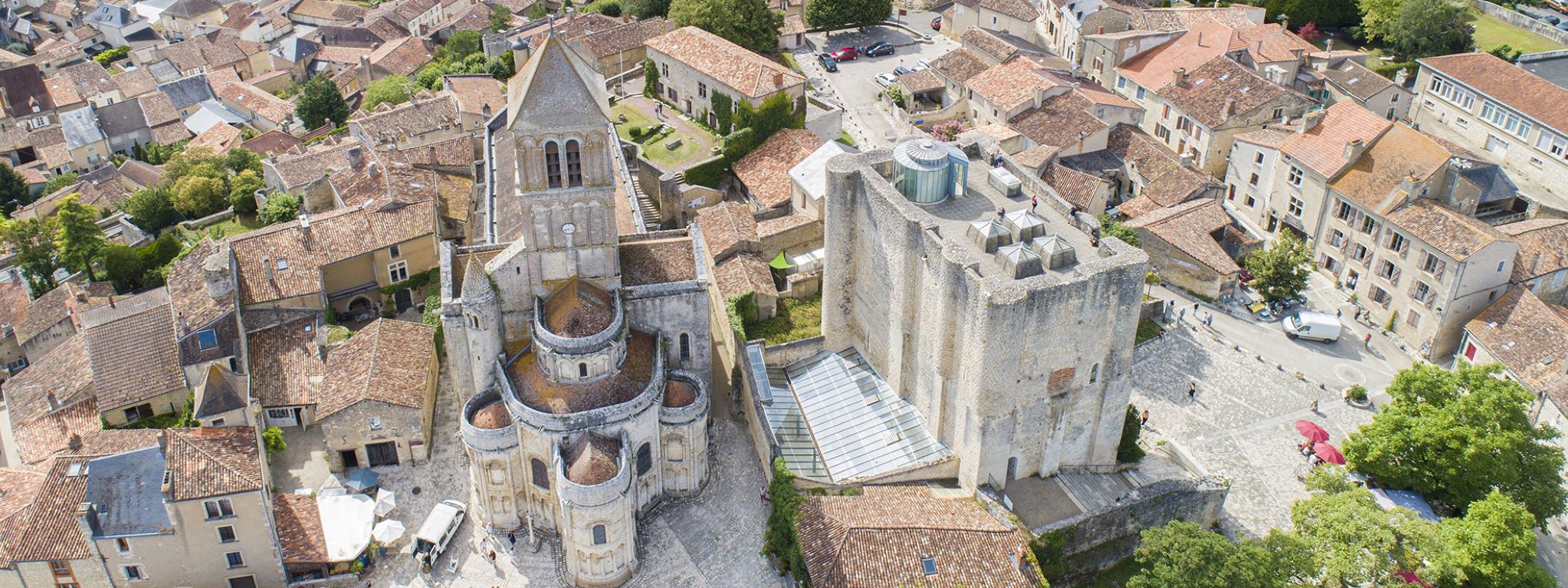Vue d’avion de la cité médiévale de Chauvigny