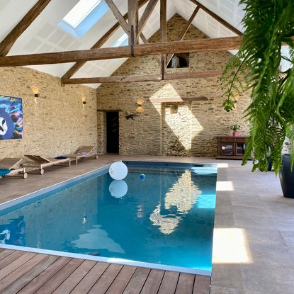 Image de couverture : Location gîte avec piscine intérieure chauffée privée