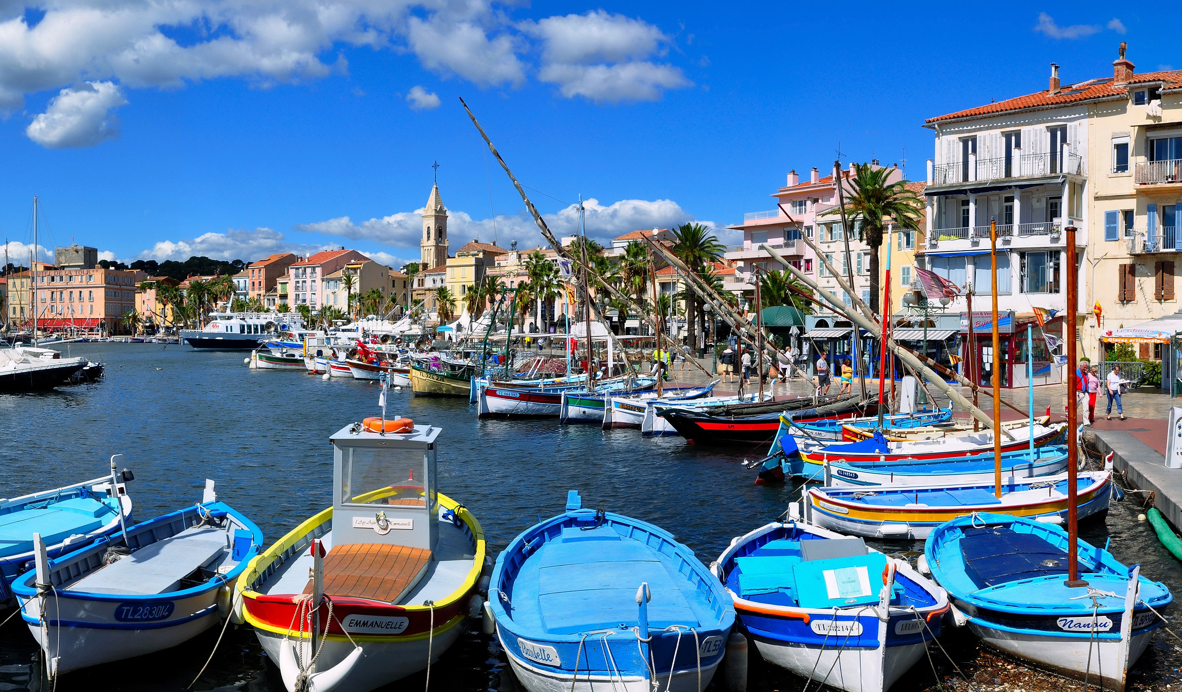 Cover image: Holiday rentals in Sanary-sur-Mer