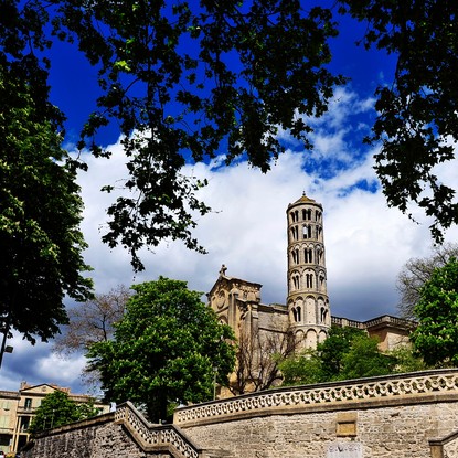 Image de couverture : Location de vacances dans la ville médiévale d'Uzès