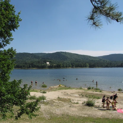 Cover image: Lac de Saint-Ferréol : Séjours et Locations dans la Montagne Noire