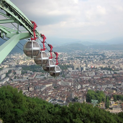 Cover image: Téléphérique de la Bastille à Grenoble : Vue Imprenable sur la Ville