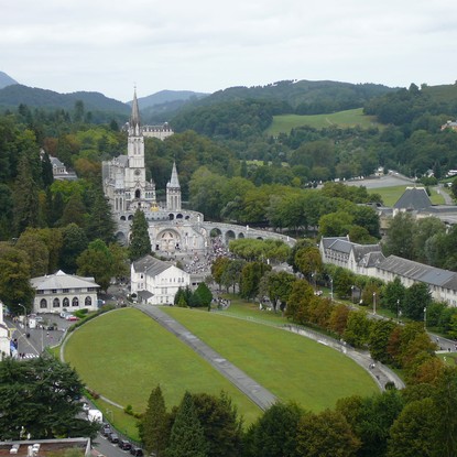 Image de couverture : Location de vacances Lourdes et ses sanctuaires, lieu de pèlerinage majeur