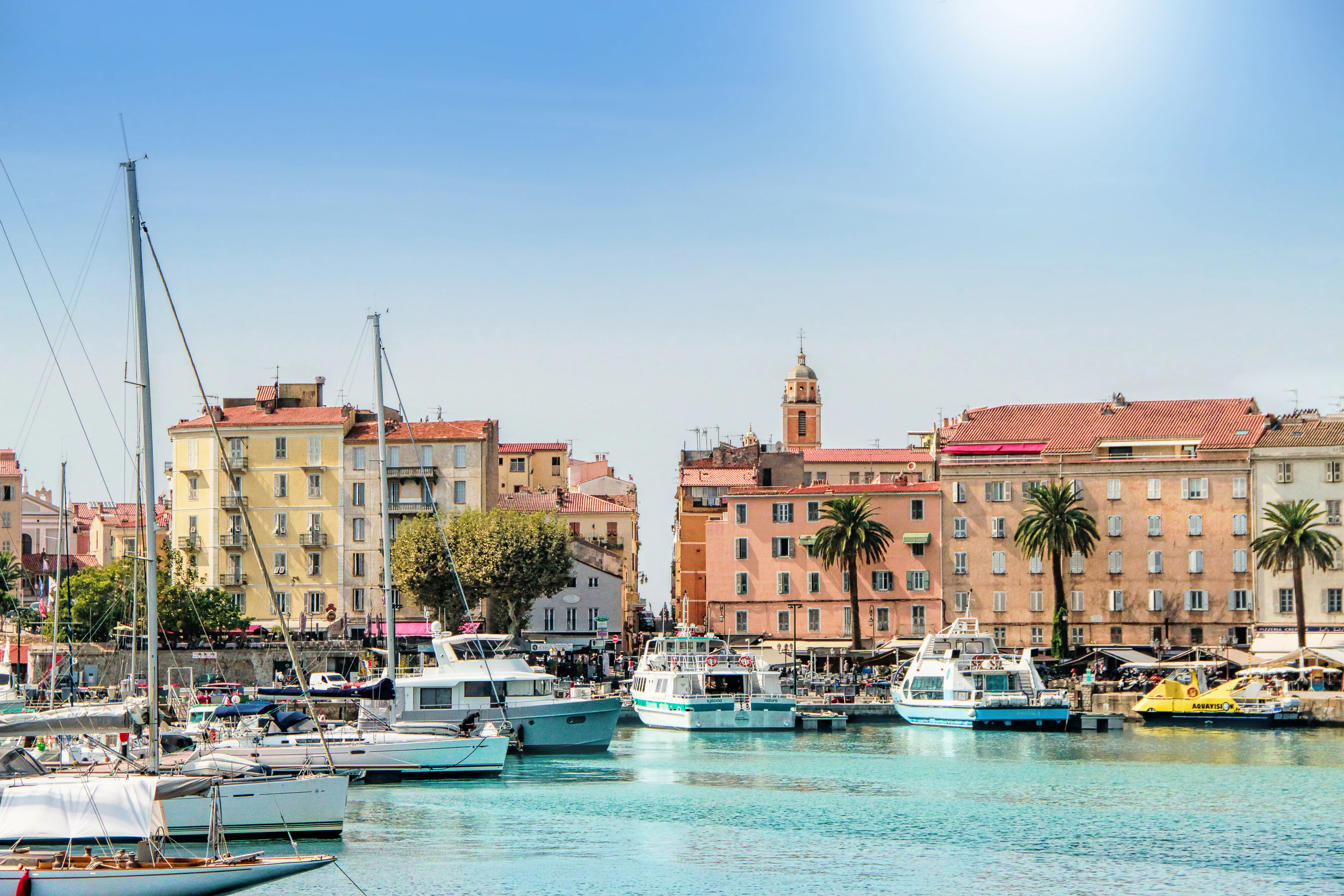 Image de couverture : Locations de vacances à Ajaccio