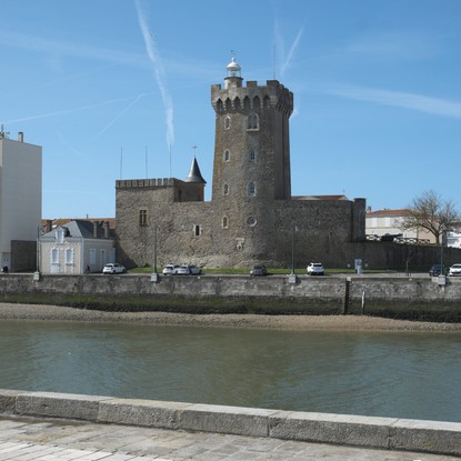 Cover image: Location de vacances au Château d'Olonne