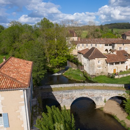 Image de couverture : Location de vacances dans le village de Saint Jean de Cole