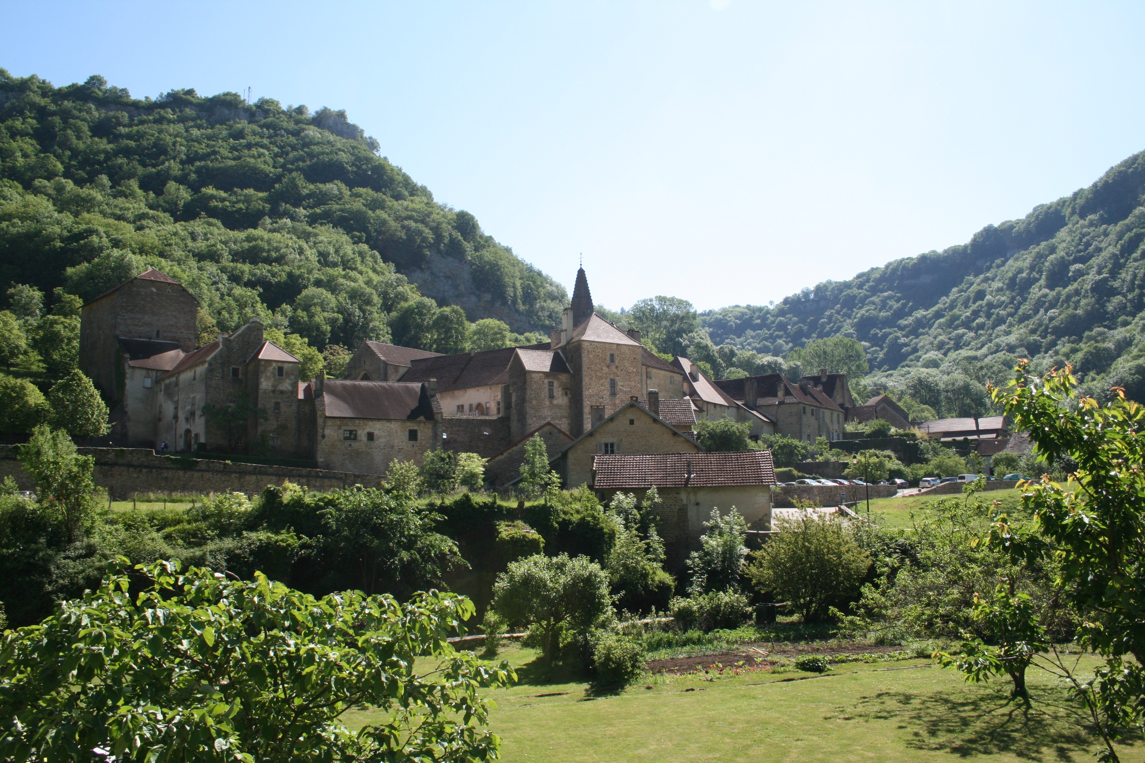 Image de couverture : Explorez la Reculée de Baume-les-Messieurs : Un Trésor Naturel du Jura