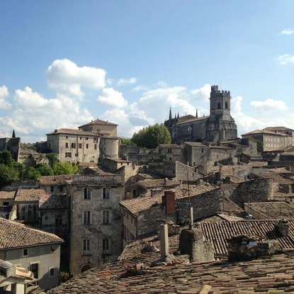 Cover image: Viviers, the historic jewel of the Ardèche