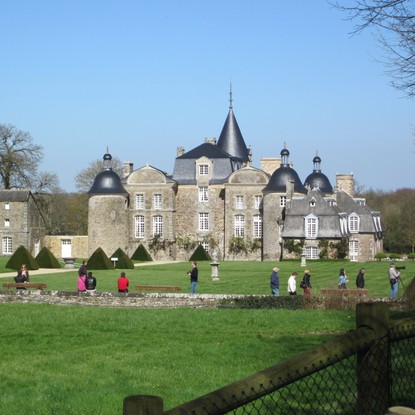 Cover image: Le Château et Zoo de la Bourbansais à Pleugueneuc
