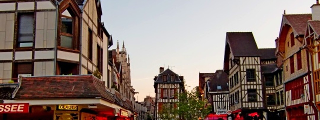 Vue sur les maisons de Troyes, Bréviandes aube 10