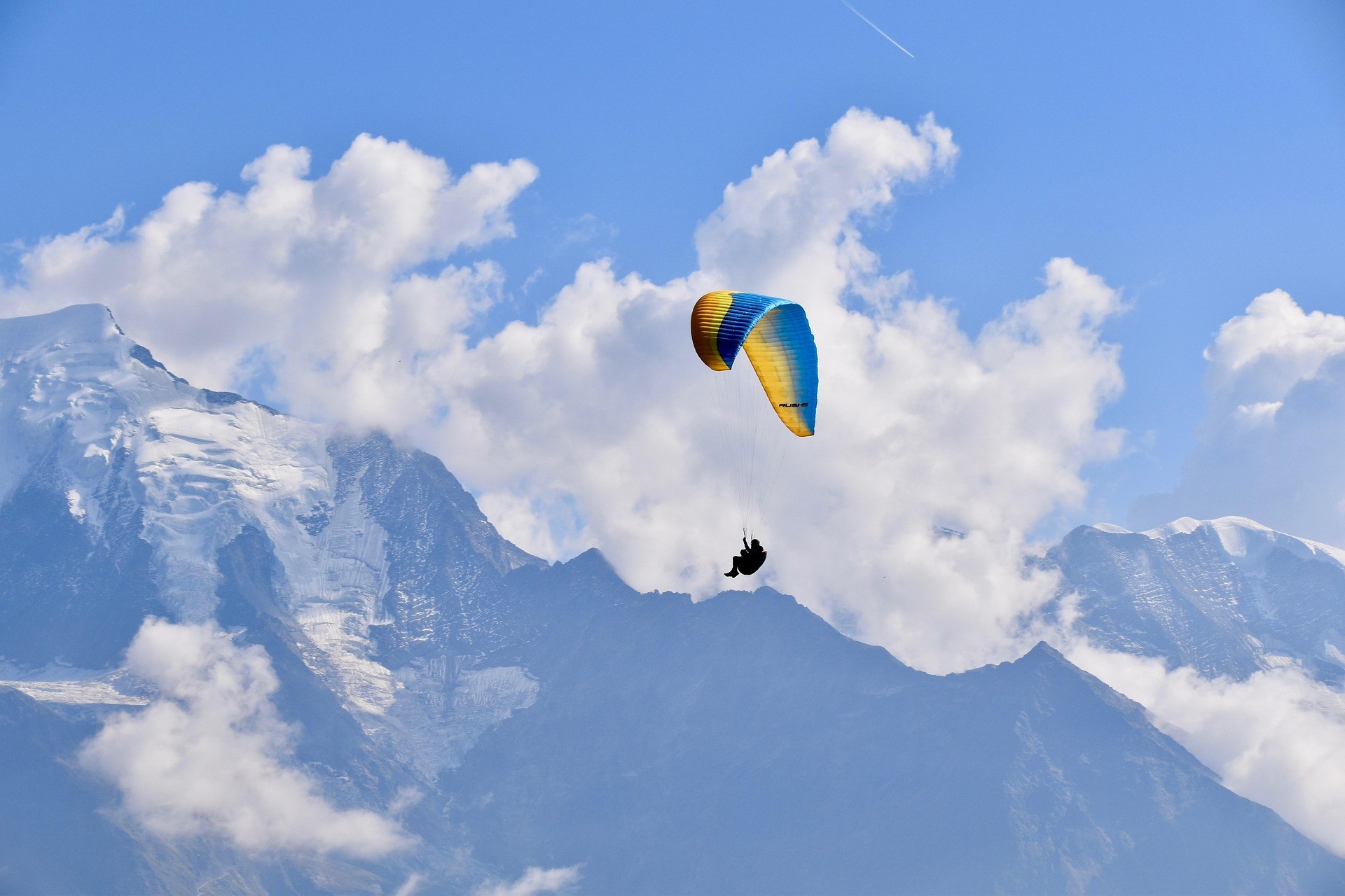 Image de couverture : Vol et baptême de parapente en Isère