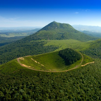 Image de couverture : Séjournez au Puy de Dôme, cœur des volcans d’Auvergne