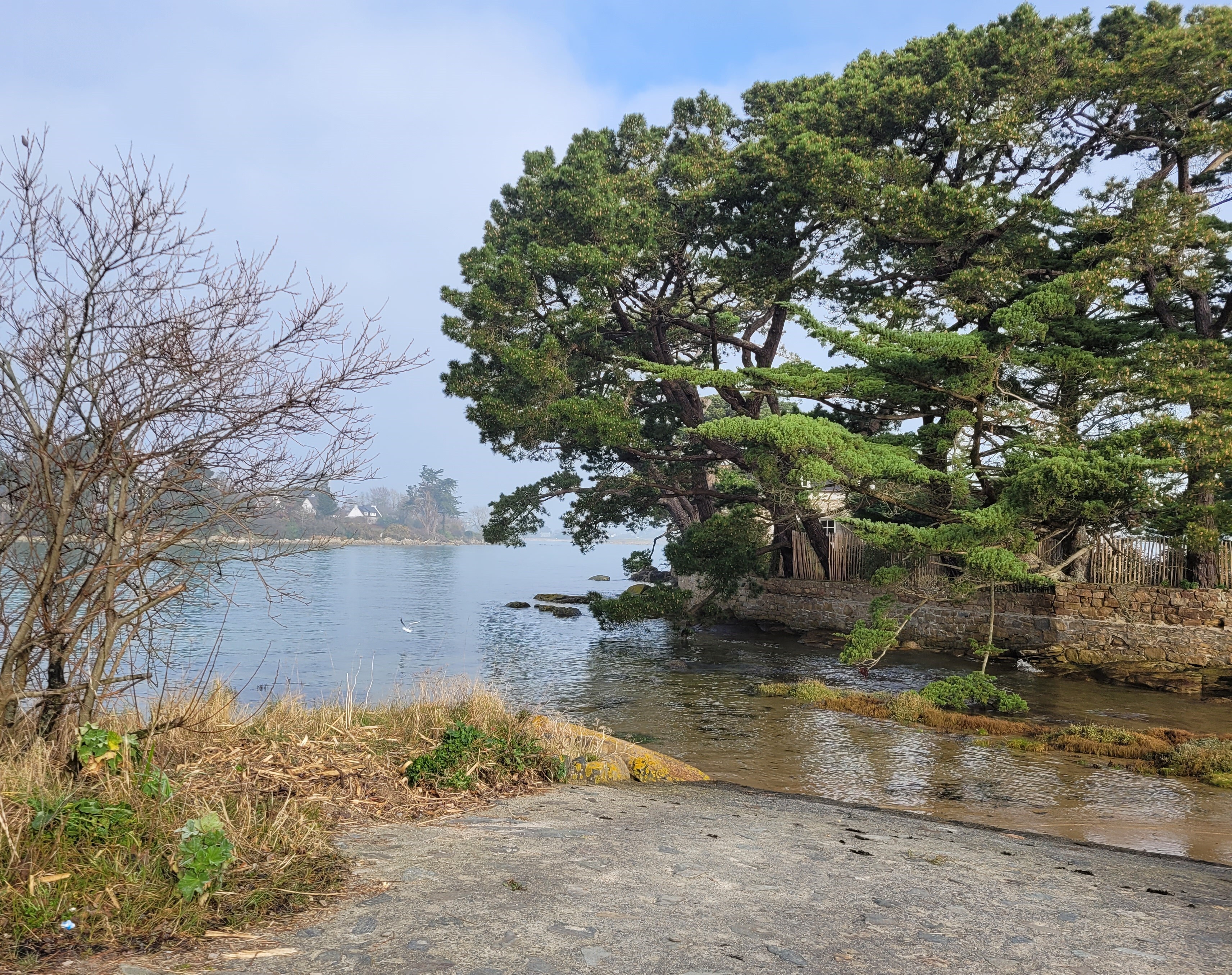 Image de couverture : Chambre d’hôtes à Trébeurden, charme breton sur la côte