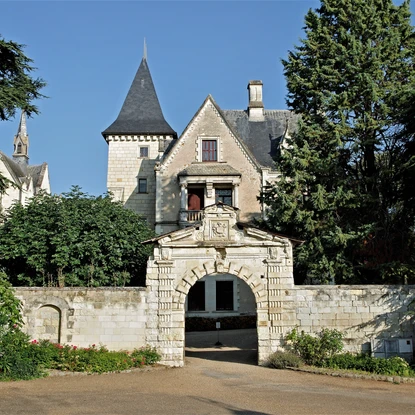 Le château, ancien manoir de l'abbé commendataire.