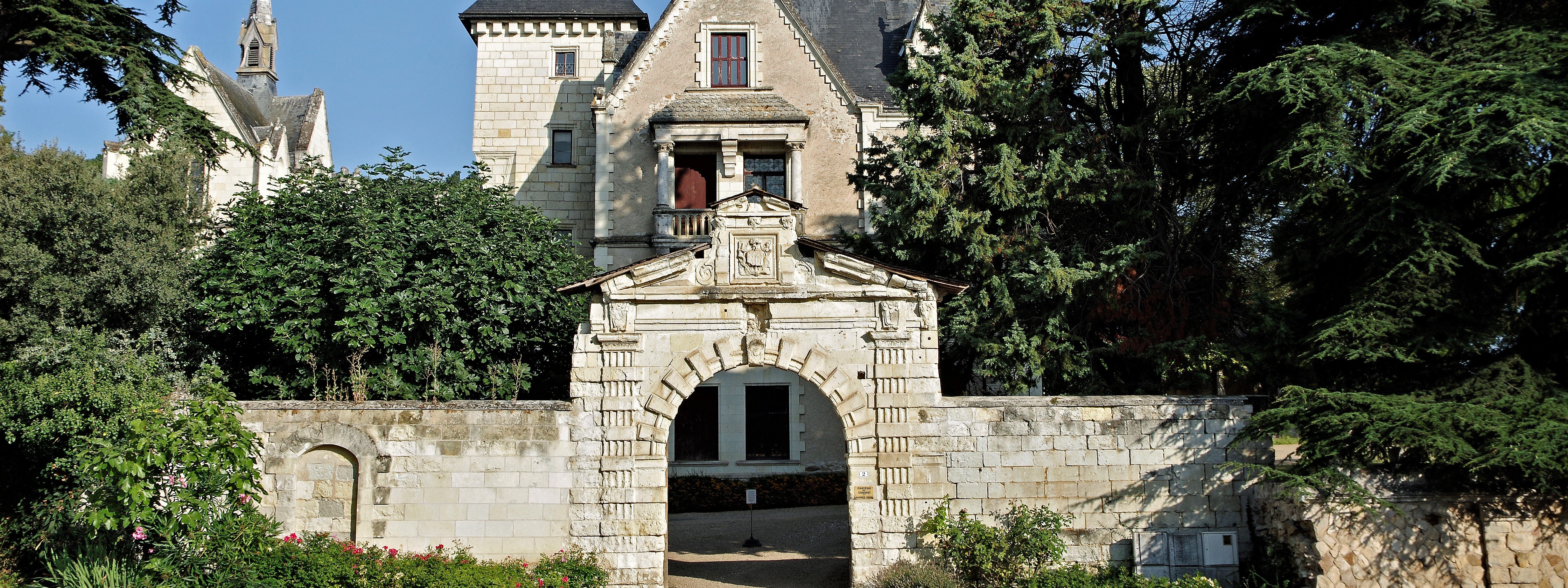Le château, ancien manoir de l'abbé commendataire.