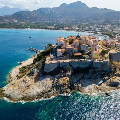 Image de couverture : Location de vacances à Calvi