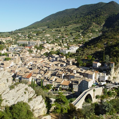 Image de couverture : Locations de vacances à Nyons