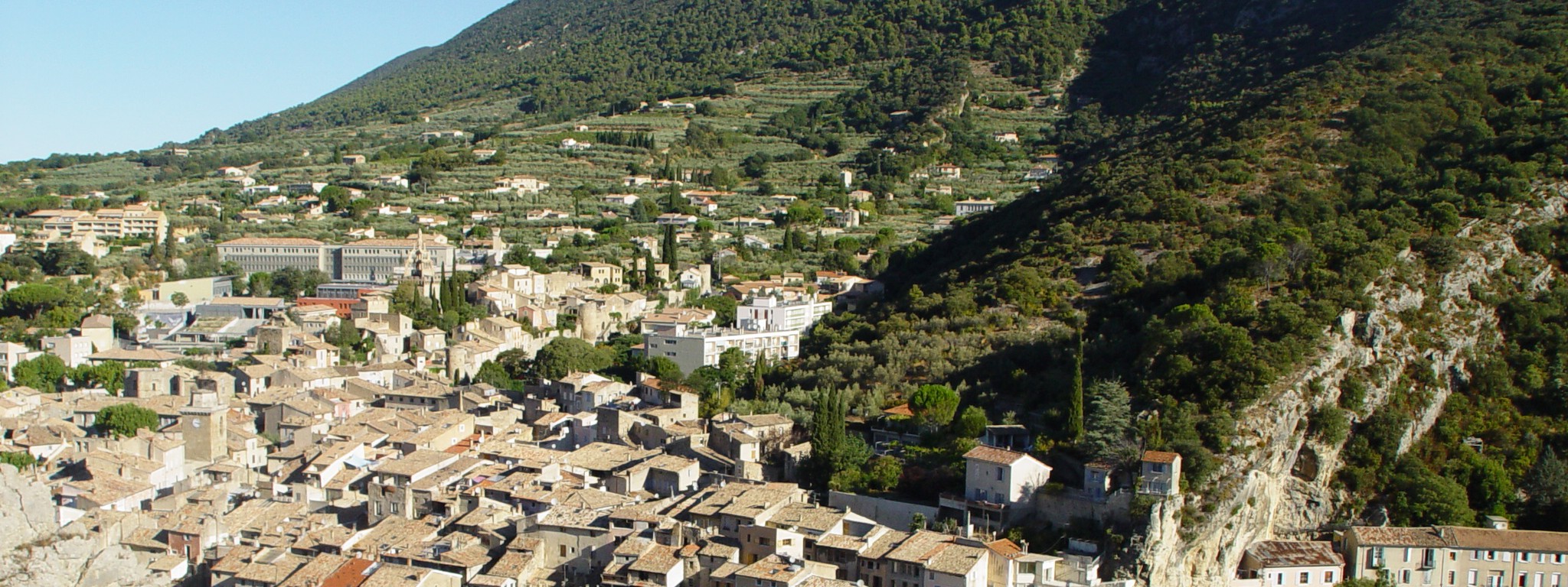 Image de couverture : Locations de vacances à Nyons