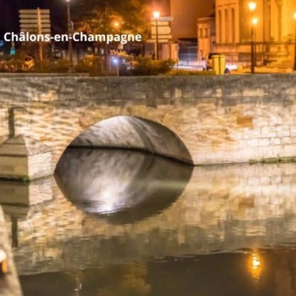 Vue sur le canal à chalons en champagne Marne 51