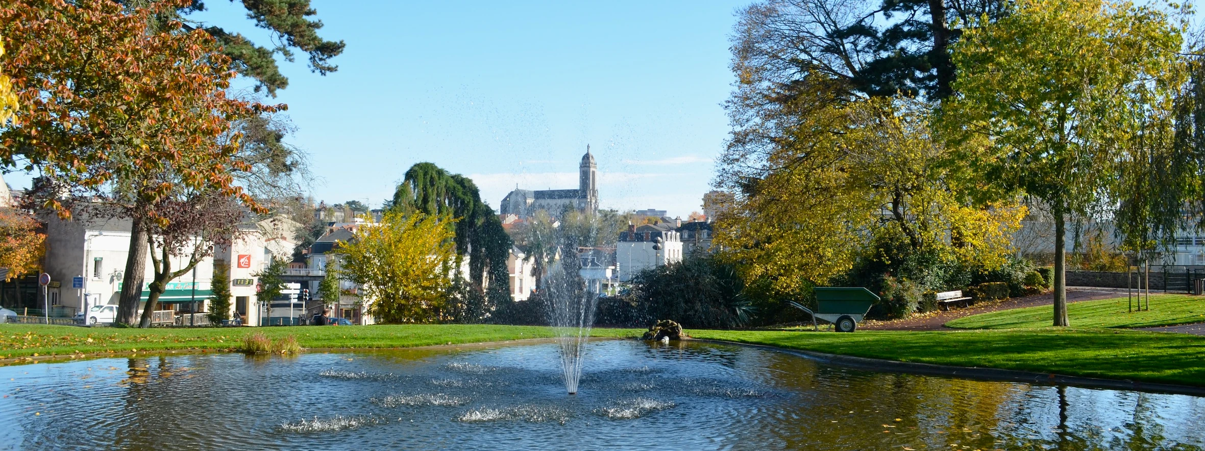 Cover image: Holiday rentals in Cholet