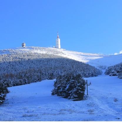 Cover image: Mont Ventoux : panoramas spectaculaires et escapades sportives dans le Vaucluse