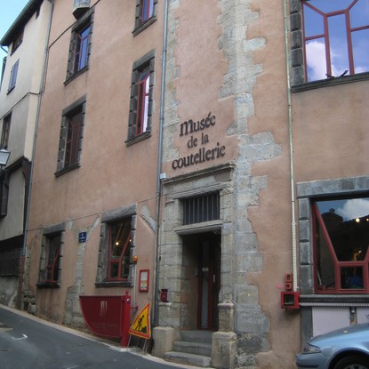 Image de couverture : Découvrez le Musée de la Coutellerie à Thiers, capitale française du couteau