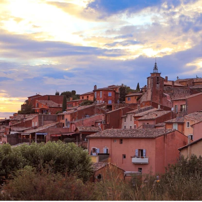 Cover image: Location de vacances Roussillon et ses Ocres : un village haut en couleur