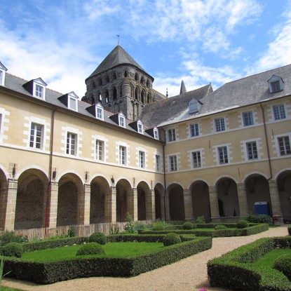 Cover image: Guest houses in Redon