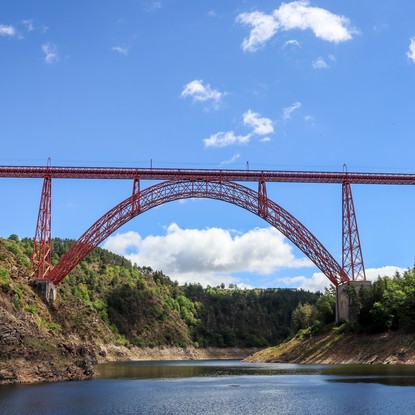 Cover image: Viaduc de Garabit : Séjour au Pied d’une Œuvre de Gustave Eiffel