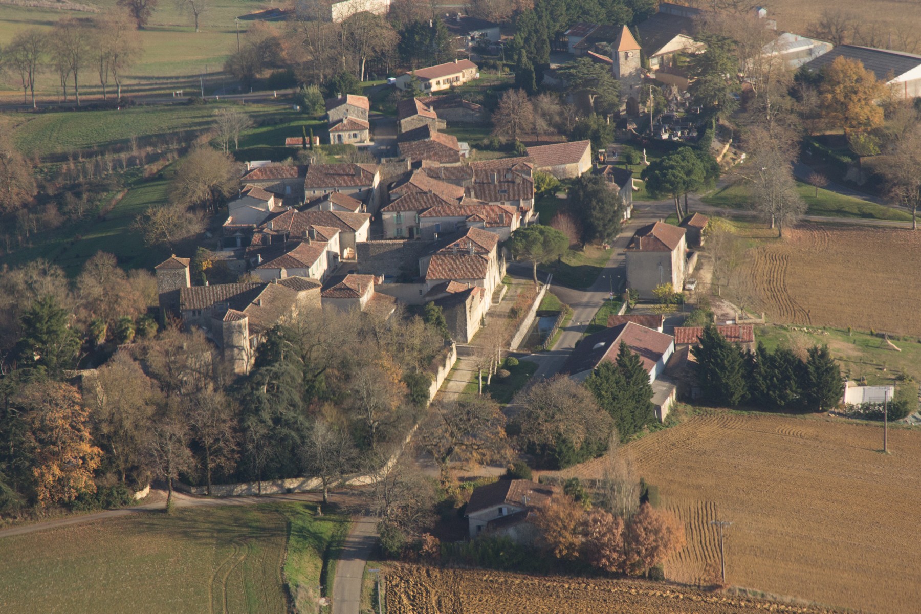 Cover image: Holiday rentals in Mas-d'Auvignon