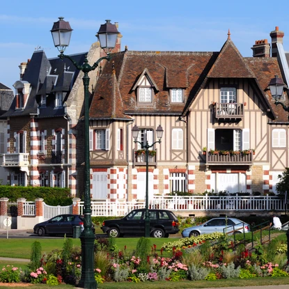 Image de couverture : Location de vacances à Cabourg