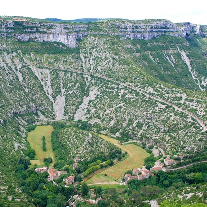 Cover image: Cirque de Navacelles : Merveille Naturelle entre Hérault et Gard