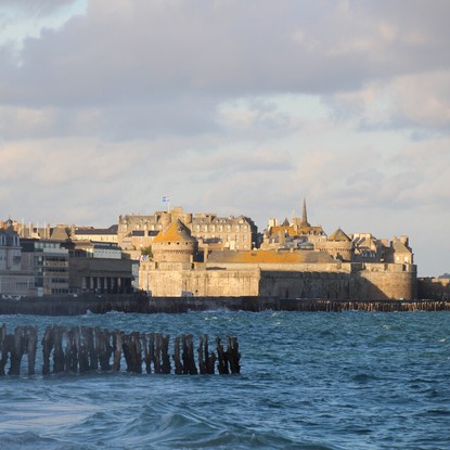 Saint-Malo pendant les grandes marées. Crédits photo : SMBMSM