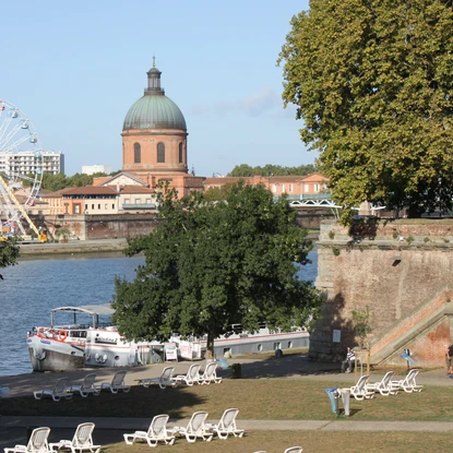 Cover image: Quais de la Daurade à Toulouse : Séjours près de la Garonne avec Clévacances