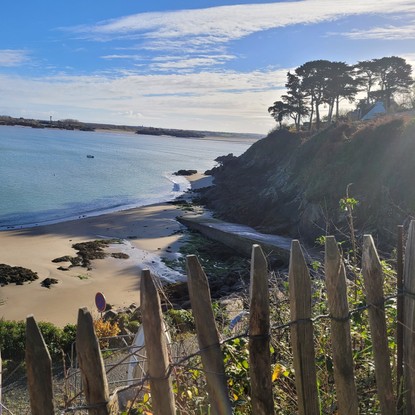 Image de couverture : Location à Saint-Jacut-de-la-Mer, entre presqu’île et grand large