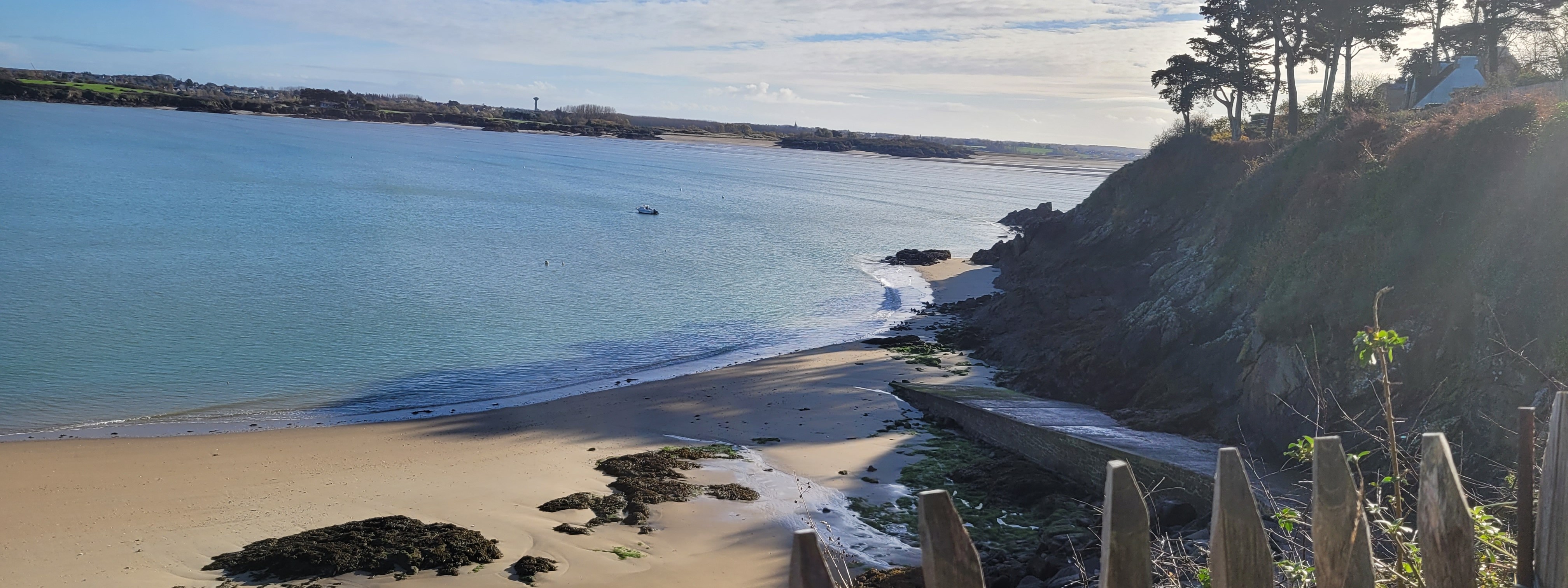 Image de couverture : Location à Saint-Jacut-de-la-Mer, entre presqu’île et grand large
