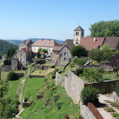Cover image: Location de vacances Château-Chalon : Un des Plus Beaux Villages de France