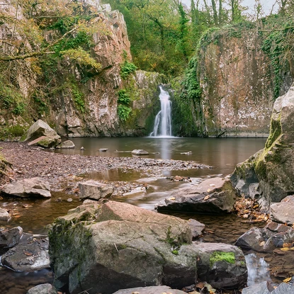 Cascade de Pommiers qui se jette dans le ruisseau du Pressoir