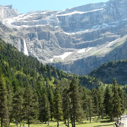 Image de couverture : Cirque de Gavarnie : nature grandiose dans les Pyrénées