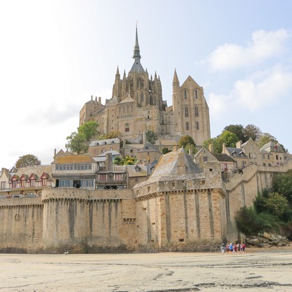 Cover image: Du Mont-Saint-Michel à Cancale : trésors cachés et voyage au cœur de la Baie